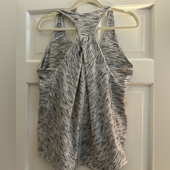 Lululemon Go Everywhere Tank Top Sz 8 Twist Back -Heather Grey / Black - Picture 2 of 3